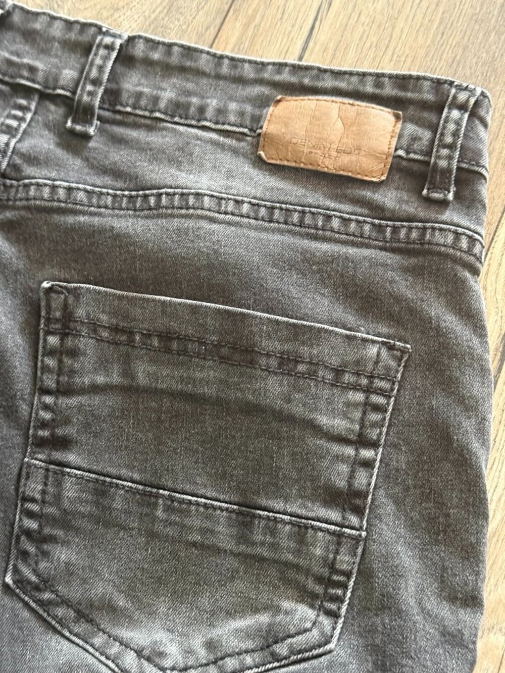 Zudio 34L Black Skinny Classic Five Pocket Design Ladies Denim